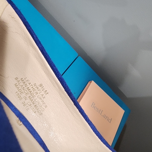 Pointed toe pumps - Picture 4 of 6